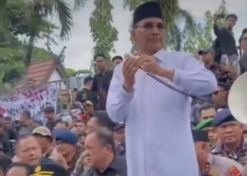 Kondisinya Sakit, Ketua DPRD Kalsel Temui Massa Aliansi Kalsel Melawan