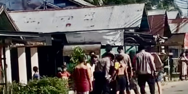 Bayi di Barabai Meninggal Dibanting Pemabok, Warga Menangis Lihat Sang Ayah Gedong ke Pemakaman