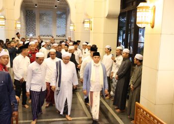 Hening Dalam Keharuan, Warnai Peringatan Maulid Nabi, Bupati Andi Rudi Latif : “Kita Mulia Berkat Rasulullah”