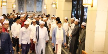 Hening Dalam Keharuan, Warnai Peringatan Maulid Nabi, Bupati Andi Rudi Latif : “Kita Mulia Berkat Rasulullah”