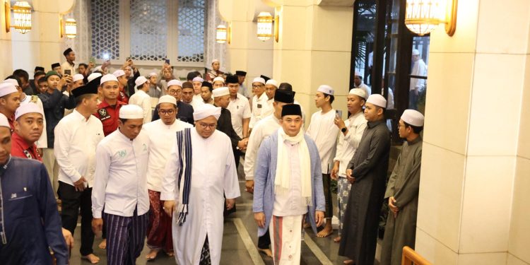 Hening Dalam Keharuan, Warnai Peringatan Maulid Nabi, Bupati Andi Rudi Latif : “Kita Mulia Berkat Rasulullah”