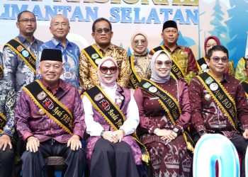 Bupati Tanah Bumbu dan Istri Dikukuhkan Sebagai Ayah dan Bunda Forum Anak Daerah