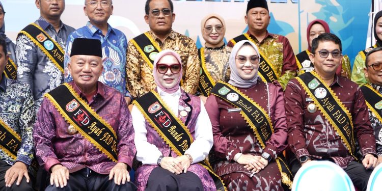 Bupati Tanah Bumbu dan Istri Dikukuhkan Sebagai Ayah dan Bunda Forum Anak Daerah
