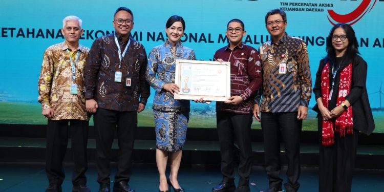 Pemkab Tanah Bumbu Raih Penghargaan TPAKD