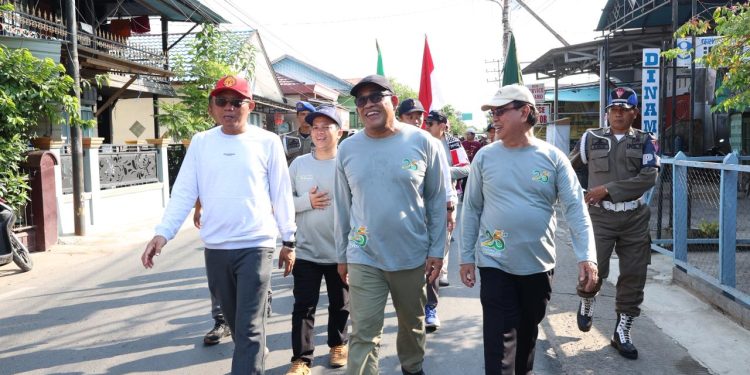 Bupati HSU H. Sahrujani Ikut Jalan Santai Meriahkan Harlah ke-25 STIQ