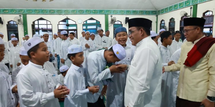 Bupati HSU H. Sahrujani Hadiri Shalat Hajat dan Doa Bersama di Ponpes RAKHA Amuntai