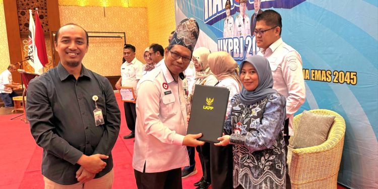 Tanah Bumbu Raih Penghargaan Kematangan UKPBJ Level 3