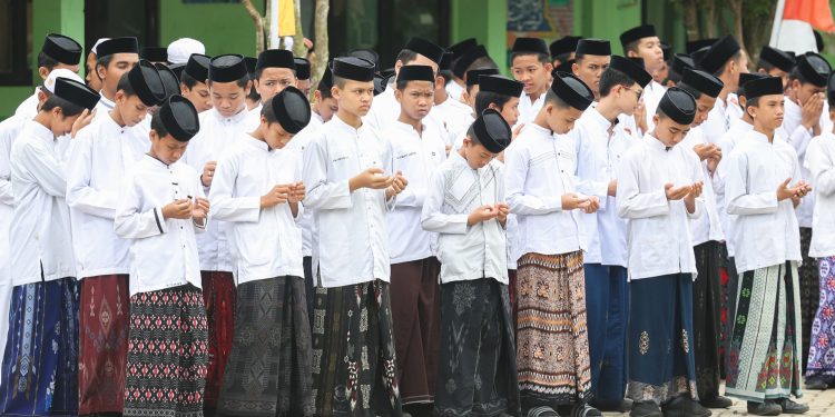 Peringatan Hari Santri 2025 di Tanah Bumbu Berlangsung Khidmat