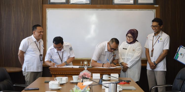 PT Air Minum Bandarmasih Teken MOU dengan Perumda PALD