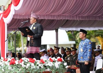 Wakil Ketua I DPRD Tanbu Bacakan Naskah UUD 1945 pada Upacara Hari Pahlawan 2025
