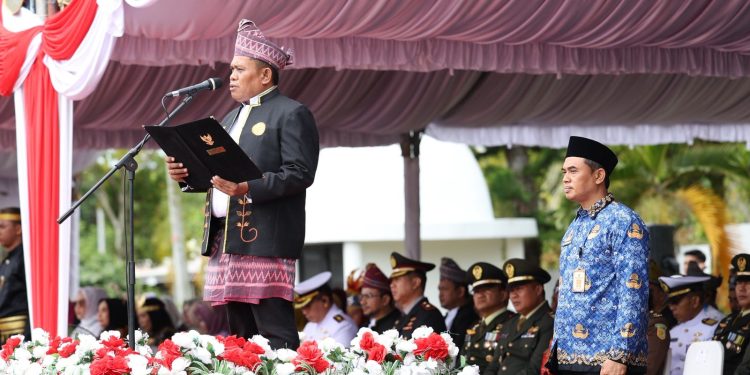 Wakil Ketua I DPRD Tanbu Bacakan Naskah UUD 1945 pada Upacara Hari Pahlawan 2025