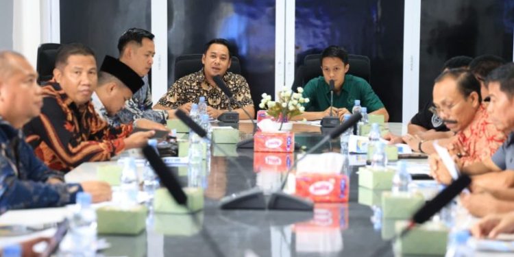 Ketua Komisi III DPRD Tanbu: 102 PJU, 5 Guardrail, dan Satu Lampu Merah Segera Terpasang