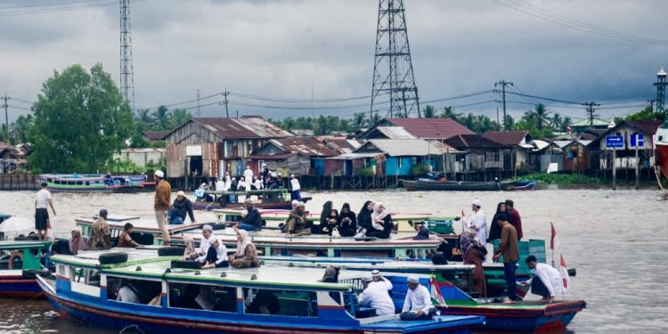 Penumpang di Atap pun Berguguran ke Sungai, Kelotok Jamaah Haul Basirih Terbalik di Sungai Barito
