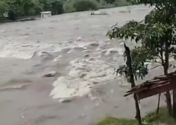 Ngeri,  Video Air Bah Terjang Obyek Wisata di Kalsel, Wisatawan Terjebak di Tengah Jeram