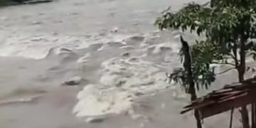 Ngeri,  Video Air Bah Terjang Obyek Wisata di Kalsel, Wisatawan Terjebak di Tengah Jeram