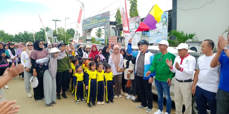Jalan Sehat Meriahkan Aksi Sinergitas Merah Putih di Kecamatan Mantewe