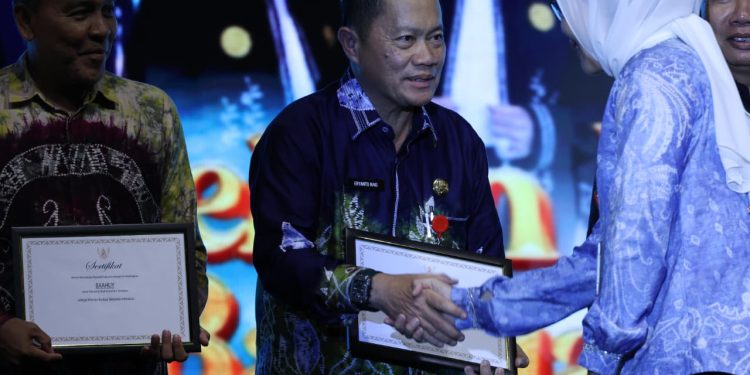 Tanah Bumbu Terima Sertifikat WBTb Indonesia, MASSUKIRI Resmi Ditetapkan Sebagai Warisan Budaya Takbenda