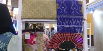 Tanah Bumbu Usung Tenun Pagatan di BSCF 2025