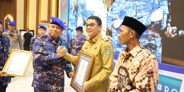 Raih Dua Penghargaan Sekaligus, Tanah Bumbu Buktikan Komitmen Jaga Keamanan Lingkungan