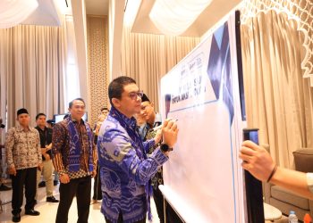 Bupati Andi Rudi Latif Anugerahkan Tanah Bumbu Inovatian Award 2025 dan Buka Bimtek Inovasi Daerah
