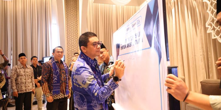 Bupati Andi Rudi Latif Anugerahkan Tanah Bumbu Inovatian Award 2025 dan Buka Bimtek Inovasi Daerah