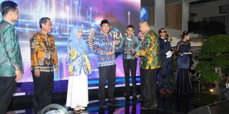 Tanah Bumbu Raih Peringkat III Mitra Humas Pemprov di AMPK 2025