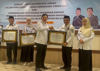 Tanah Bumbu Raih Penghargaan Dukcapil Award Terbaik II se-Kalimantan Selatan 2025
