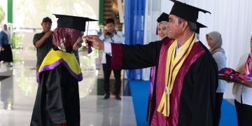 Wisuda Sekolah Lansia Warnai Harganas di Tanah Bumbu