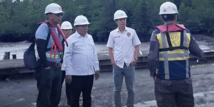 Wakil Ketua DPRD Tanah Bumbu dan Komisi III Pantau Langsung Progres Jembatan Kalimantan–Kotabaru