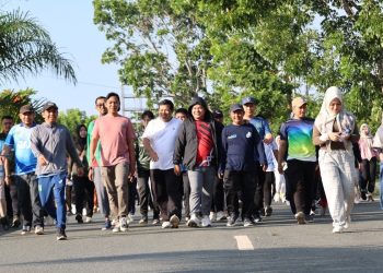 Pemkab Tanah Bumbu Ajak ASN Terapkan Pola Hidup Sehat Lewat Jalan Sehat
