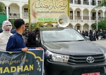Sambut datangnya Ramadhan 1447 H, Keluarga Besar Madrasah Darul Azhar mGelar Pawai Ta’aruf, Jum’at (13-2/2026) sore.Pawai ini dikuti seluruh siswa-siswi