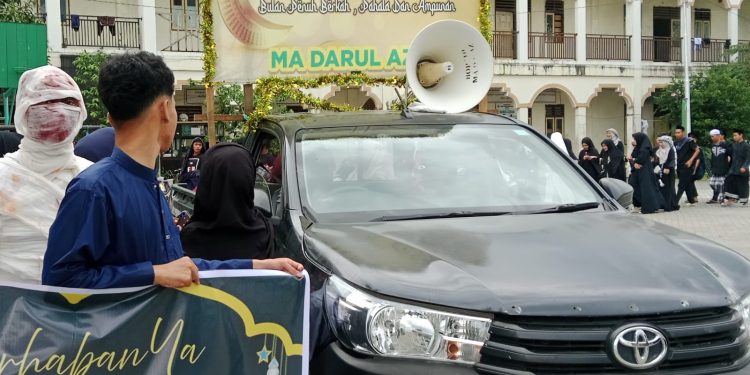 Sambut datangnya Ramadhan 1447 H, Keluarga Besar Madrasah Darul Azhar mGelar Pawai Ta’aruf, Jum’at (13-2/2026) sore.Pawai ini dikuti seluruh siswa-siswi