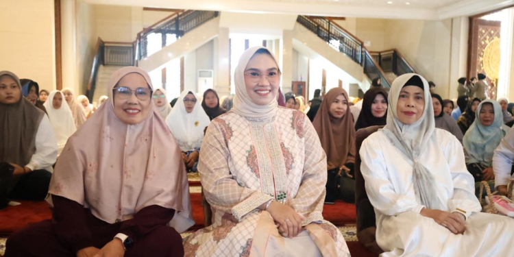 Ketua TP PKK Tanah Bumbu Ikuti Sholat Hajat dan Doa Bersama Sambut Tahun 2026
