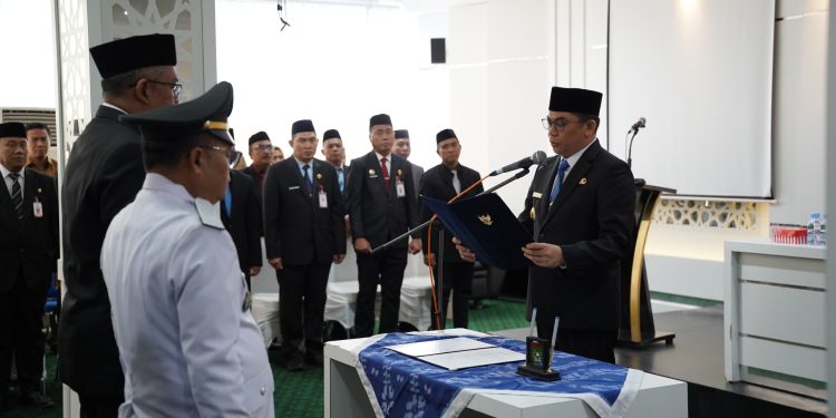 Perdana 2026, Bupati Andi Rudi Latif Lantik 21 Pejabat Eselon II, III, dan IV di Tanah Bumbu