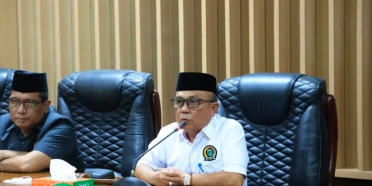 Desa Pulau Burung Kini Teraliri Listrik, Anggota DPRD Tanah Bumbu Turut Berbahagia
