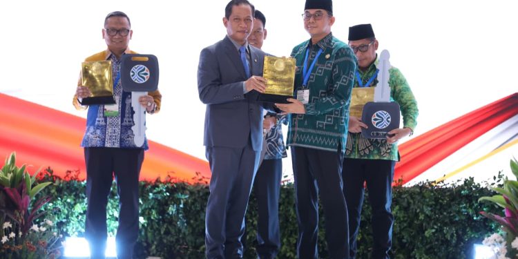 Tanah Bumbu Raih Sertifikat Menuju Kabupaten Bersih 2025 dari Kementerian Lingkungan Hidup