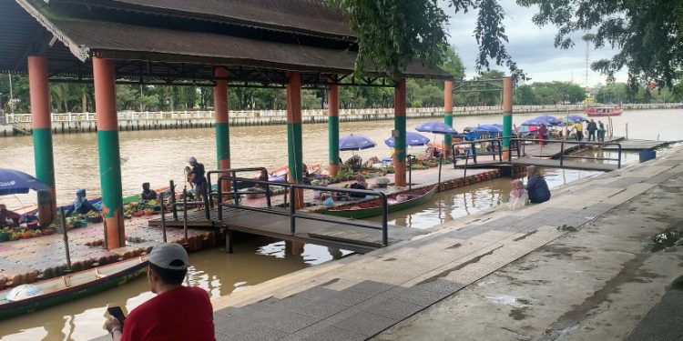 Harus Buka Bulan Ramadhan, Pasar Wisata Terapung Banjarmasin Nyaris Tanpa Pembeli