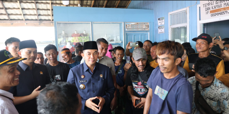 Bupati Andi Rudi Latif Siapkan Dapur Umum BerAKSI untuk Berbuka dan Sahur bagi 269 Penumpang Tertunda