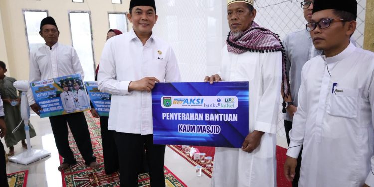 Bupati Tanah Bumbu Andi Rudi Latif Salurkan Bantuan Sosial dan Serukan Gerakan Indonesia ASRI