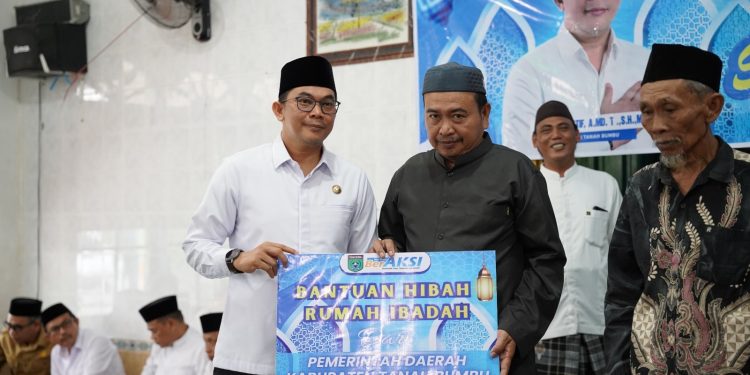 Safari Ramadan 1447 H di Mantewe, Bupati Andi Rudi Latif Pererat Silaturahmi dan Serahkan Bantuan