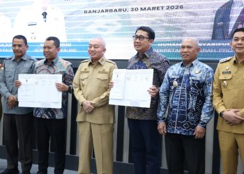 Bupati Tanah Bumbu, Andi Rudi Latif, menghadiri Penandatanganan kontrak Pembangunan Jembatan Pulau Laut