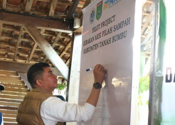 Bupati Andi Rudi Latif Canangkan Gerakan Pilah Sampah di Hari Jadi ke-23 Tanah Bumbu dan Peringatan Hari Bumi 2026