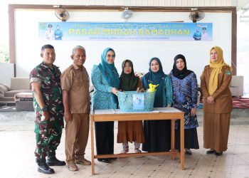 Ketua TP PKK Tanah Bumbu Buka Pasar Murah Ramadan di Kecamatan Simpang Empat