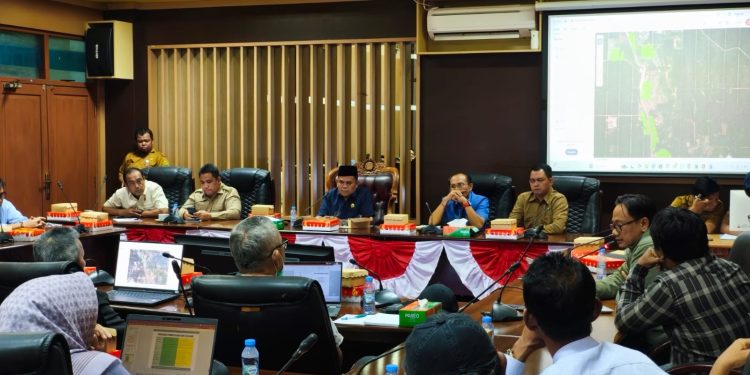 Warga Sebamban Sepakati Nilai Ganti Rugi Pencemaran Lahan dalam RDP DPRD