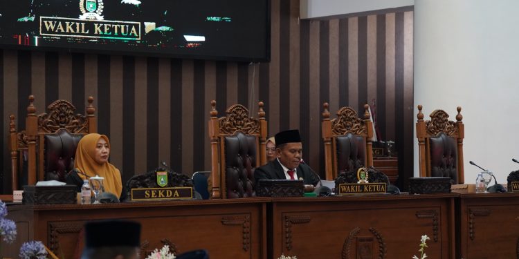 Pemkab Tanah Bumbu Ajukan Ranperda Pencabutan Perda Status Batulicin dalam Rapat Paripurna DPRD