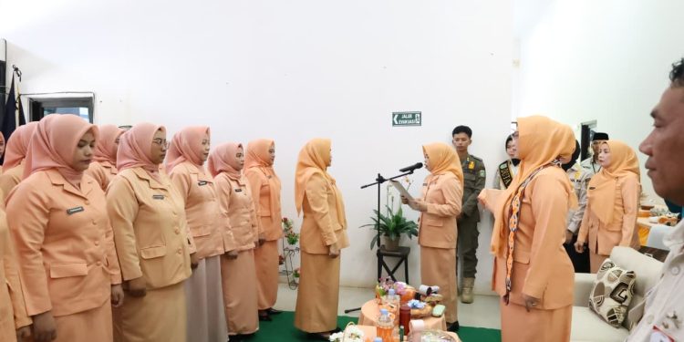 Andi Irmayani Rudi Latif Tekankan Inovasi dan Solidaritas untuk Pembangunan Daerah pada Pengukuhan Pengurus DWP Unit Satpol PP dan Damkar