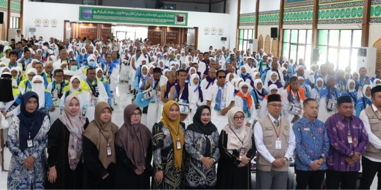 185 Jemaah Haji Tanah Bumbu Kloter BDJ 18, Dilepas Menuju Tanah Suci
