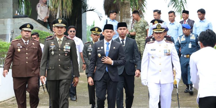 Bupati Andi Rudi Latif Pimpin Upacara Peringatan Hari Kebangkitan Nasional dan Proklamasi Gubernur Tentara ALRI Divisi IV Pertahanan Kalimantan Ke-77