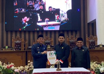 DPRD Tanah Bumbu Sampaikan Rekomendasi LKPJ 2025 kepada Bupati