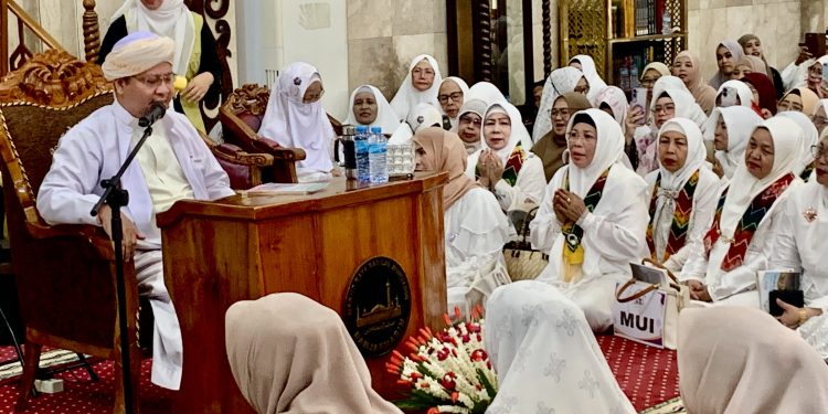 Perdana  Majelis Taklim Syayyidah Khadijah di Masjid Sabilal  Banjarmasin, Jamaah Membludak